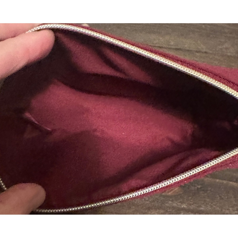 Gucci Beauty Burgundy Shimmer Makeup Bag Cosmetic Pouch Gold Logo New - Picture 4 of 15
